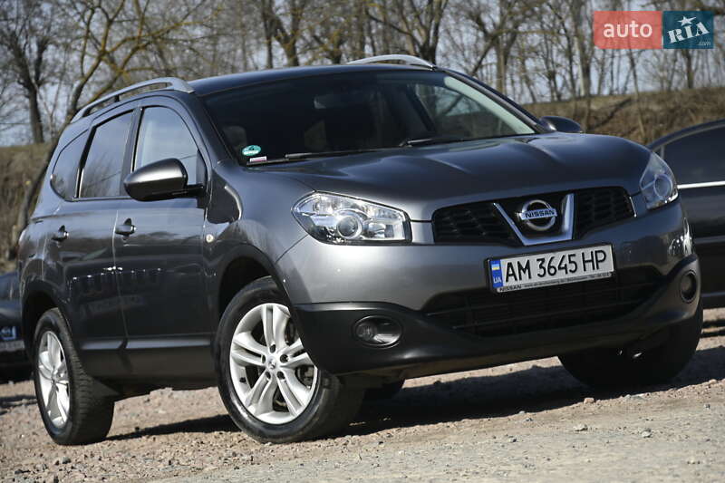 Внедорожник / Кроссовер Nissan Qashqai+2 2012 в 