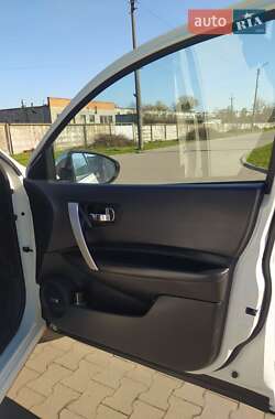 Позашляховик / Кросовер Nissan Qashqai+2 2010 в 