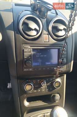Позашляховик / Кросовер Nissan Qashqai+2 2010 в 