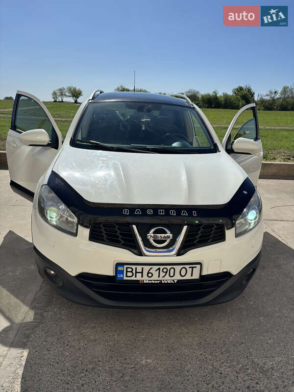 Позашляховик / Кросовер Nissan Qashqai+2 2012 в 