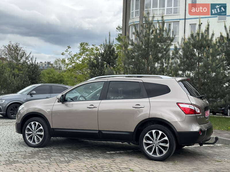 Внедорожник / Кроссовер Nissan Qashqai+2 2010 в Ивано-Франковске