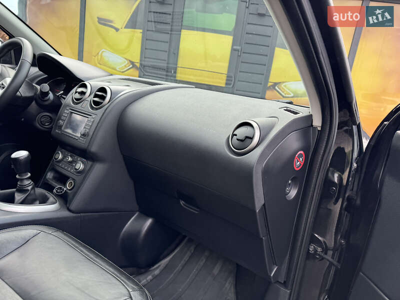 Позашляховик / Кросовер Nissan Qashqai+2 2010 в Стрию