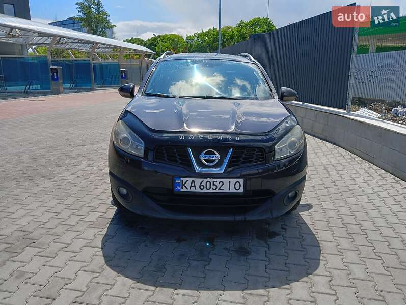 Внедорожник / Кроссовер Nissan Qashqai+2 2010 в 