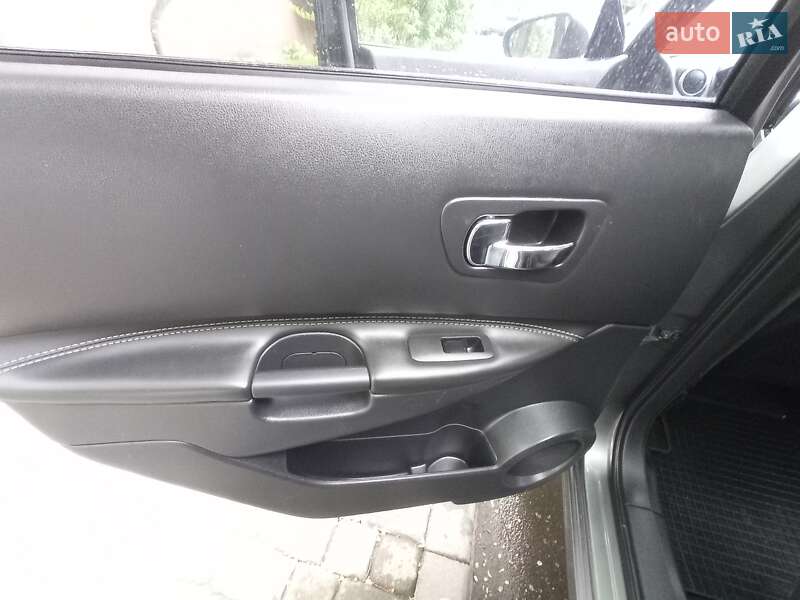 Позашляховик / Кросовер Nissan Qashqai+2 2013 в Івано-Франківську
