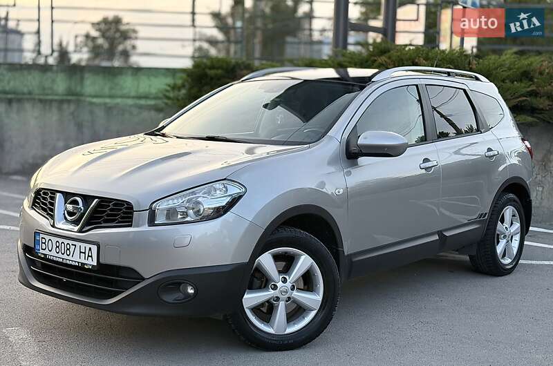 Nissan Qashqai+2 2010