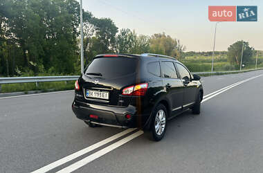 Позашляховик / Кросовер Nissan Qashqai+2 2011 в 