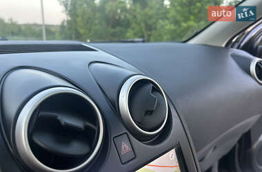 Позашляховик / Кросовер Nissan Qashqai+2 2011 в 