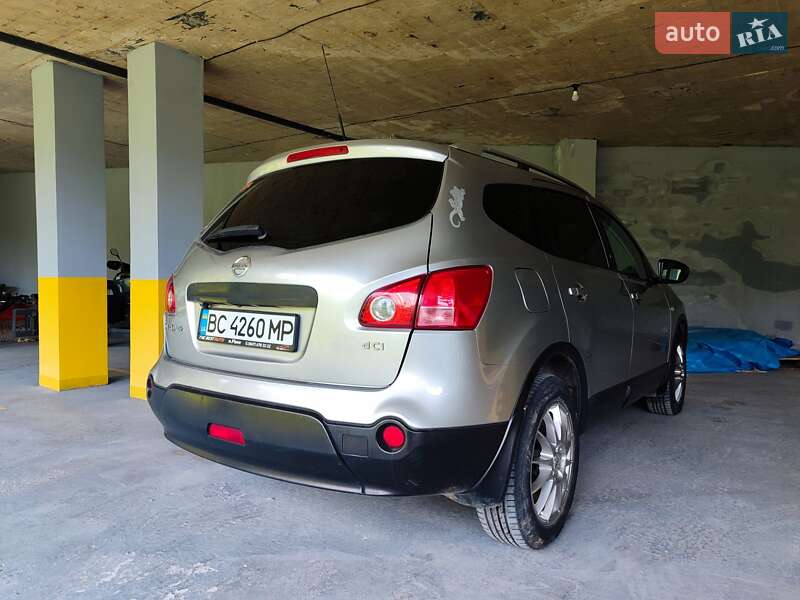 Внедорожник / Кроссовер Nissan Qashqai+2 2010 в Микуличине