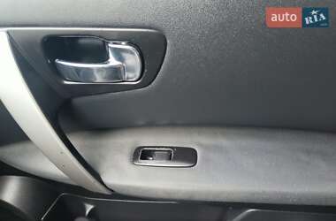 Внедорожник / Кроссовер Nissan Qashqai+2 2010 в 