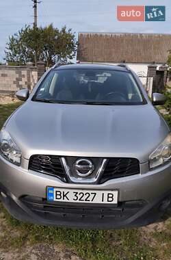 Внедорожник / Кроссовер Nissan Qashqai+2 2010 в Сарнах
