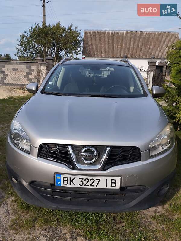 Nissan Qashqai+2 2010