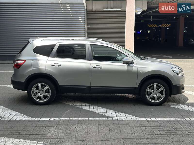 Позашляховик / Кросовер Nissan Qashqai+2 2012 в Києві