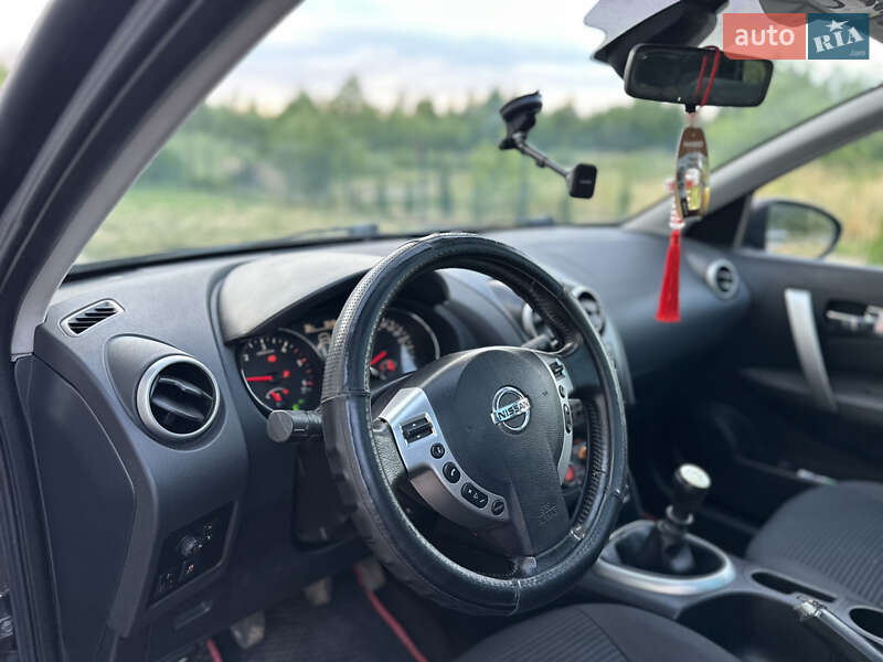 Позашляховик / Кросовер Nissan Qashqai+2 2010 в Івано-Франківську
