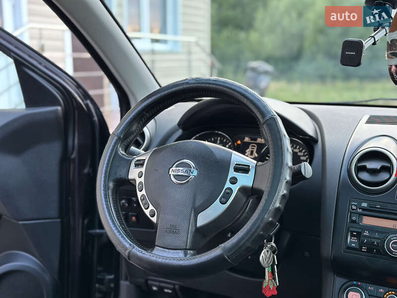 Позашляховик / Кросовер Nissan Qashqai+2 2010 в Івано-Франківську