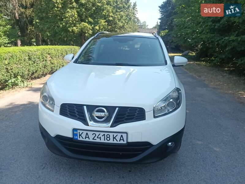 Внедорожник / Кроссовер Nissan Qashqai+2 2010 в 