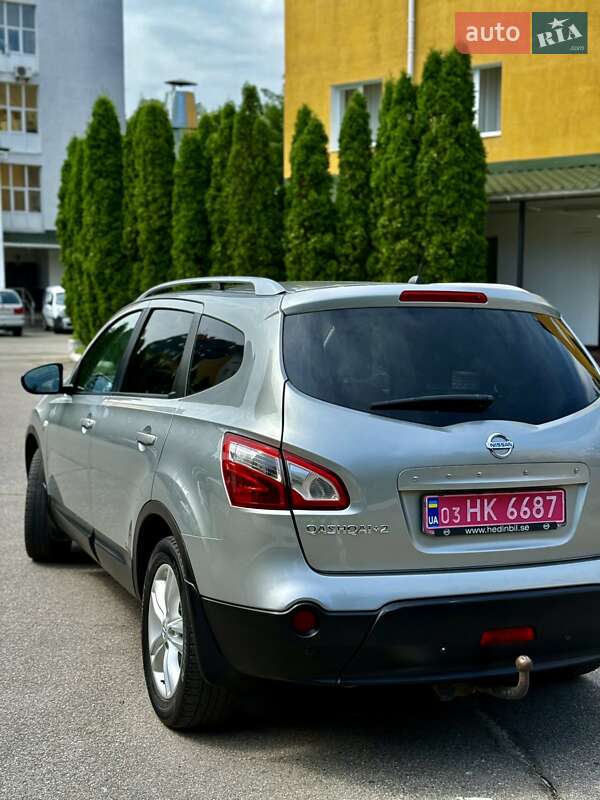 Позашляховик / Кросовер Nissan Qashqai+2 2012 в Києві