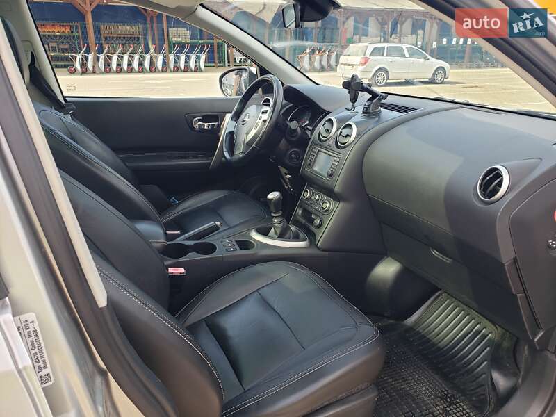 Внедорожник / Кроссовер Nissan Qashqai+2 2010 в Староконстантинове