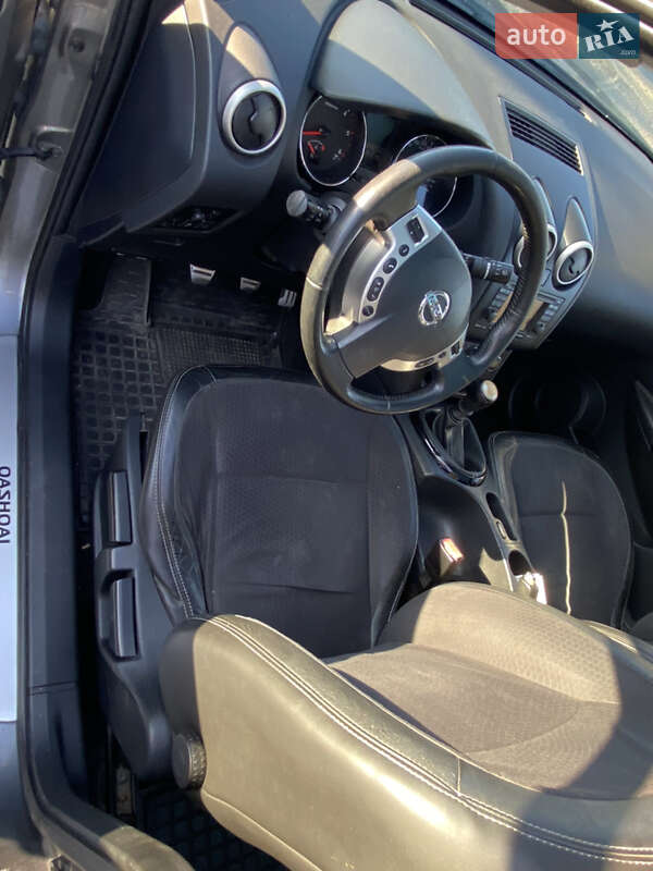 Позашляховик / Кросовер Nissan Qashqai+2 2013 в Тульчині