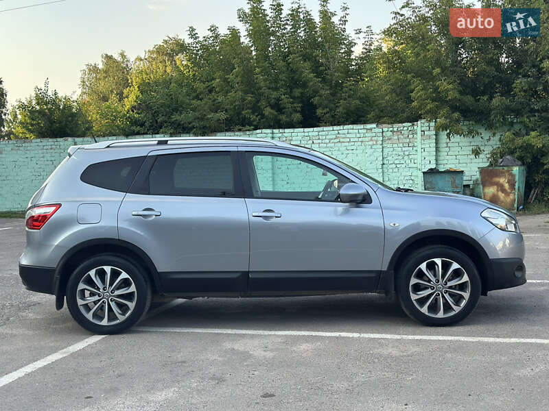 Позашляховик / Кросовер Nissan Qashqai+2 2010 в Дубні