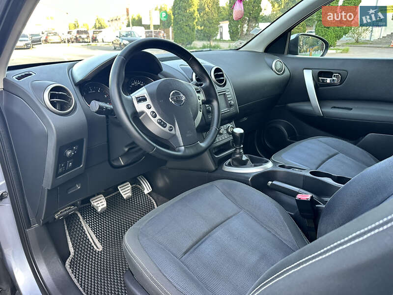 Позашляховик / Кросовер Nissan Qashqai+2 2010 в Дубні