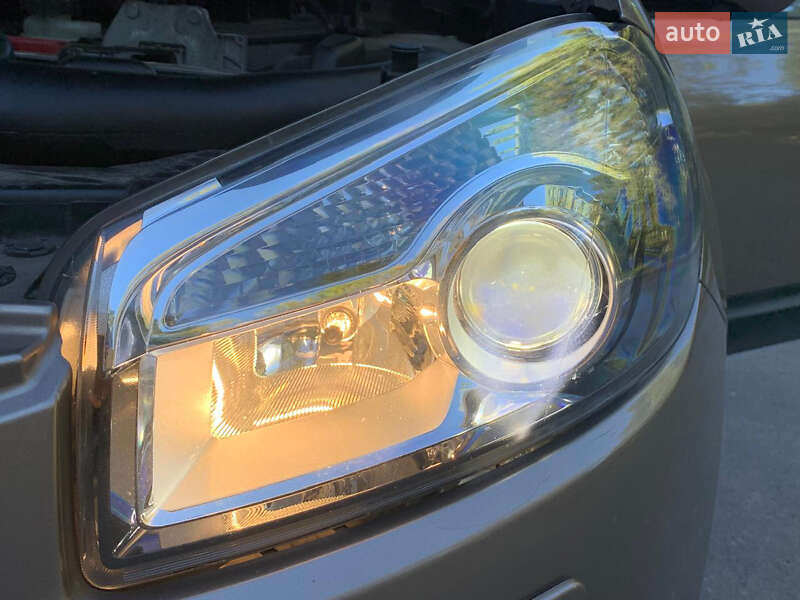 Внедорожник / Кроссовер Nissan Qashqai+2 2013 в Тернополе фото 39 Внедорожник / Кроссовер Nissan Qashqai+2 2013 в Тернополе