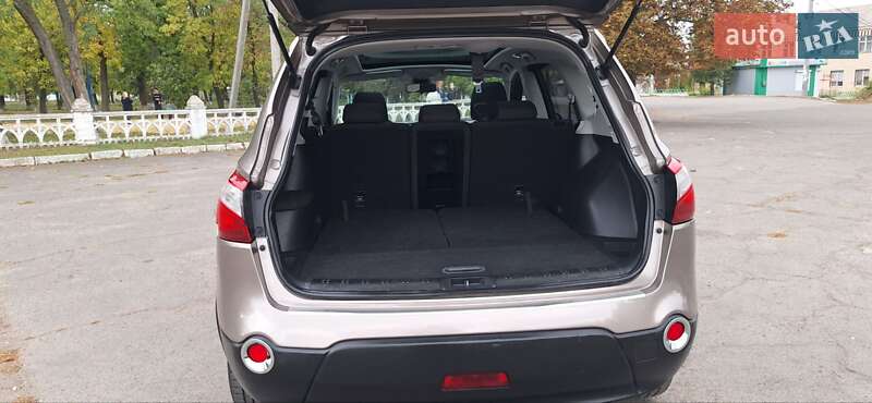 Внедорожник / Кроссовер Nissan Qashqai+2 2011 в Новоархангельске