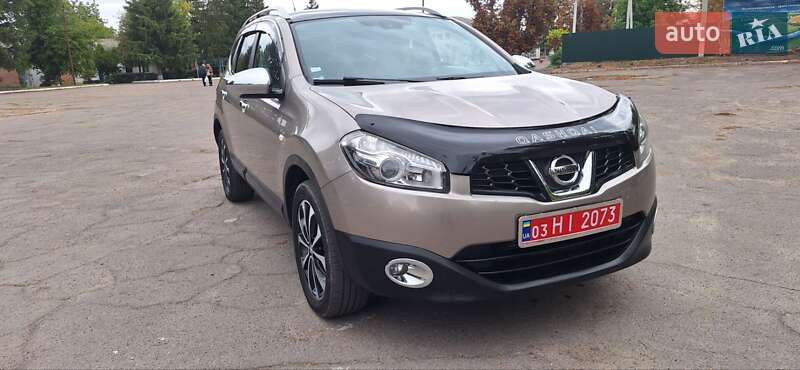 Внедорожник / Кроссовер Nissan Qashqai+2 2011 в Новоархангельске