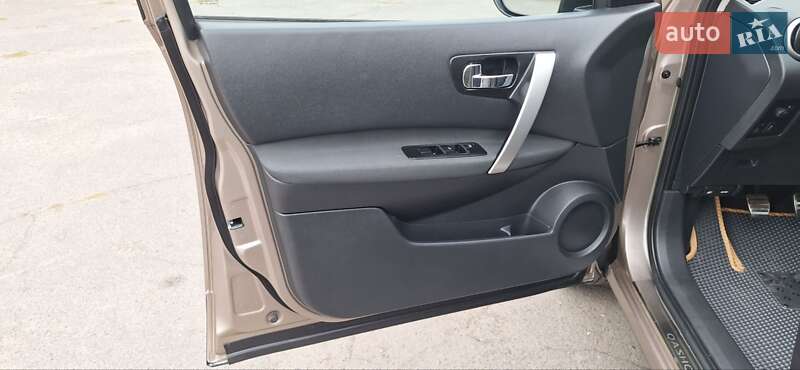 Внедорожник / Кроссовер Nissan Qashqai+2 2011 в Новоархангельске