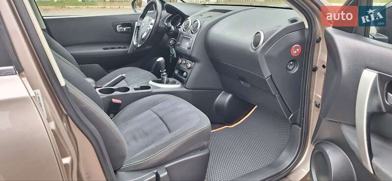 Внедорожник / Кроссовер Nissan Qashqai+2 2011 в Новоархангельске