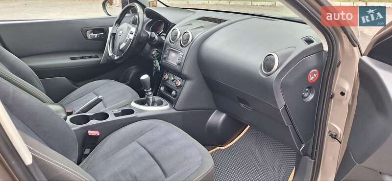 Внедорожник / Кроссовер Nissan Qashqai+2 2011 в Новоархангельске