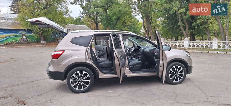 Внедорожник / Кроссовер Nissan Qashqai+2 2011 в Новоархангельске