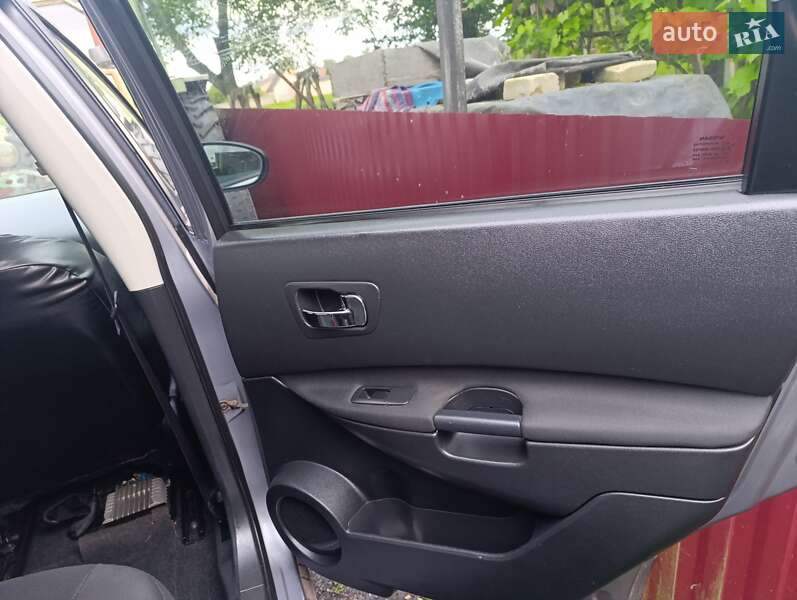 Внедорожник / Кроссовер Nissan Qashqai+2 2011 в Нововолынске