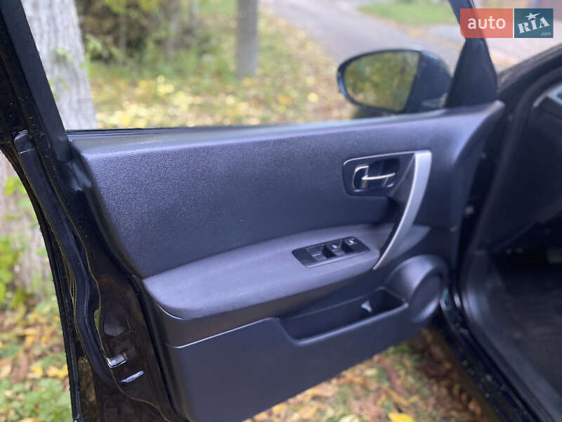 Позашляховик / Кросовер Nissan Qashqai+2 2009 в Рівному