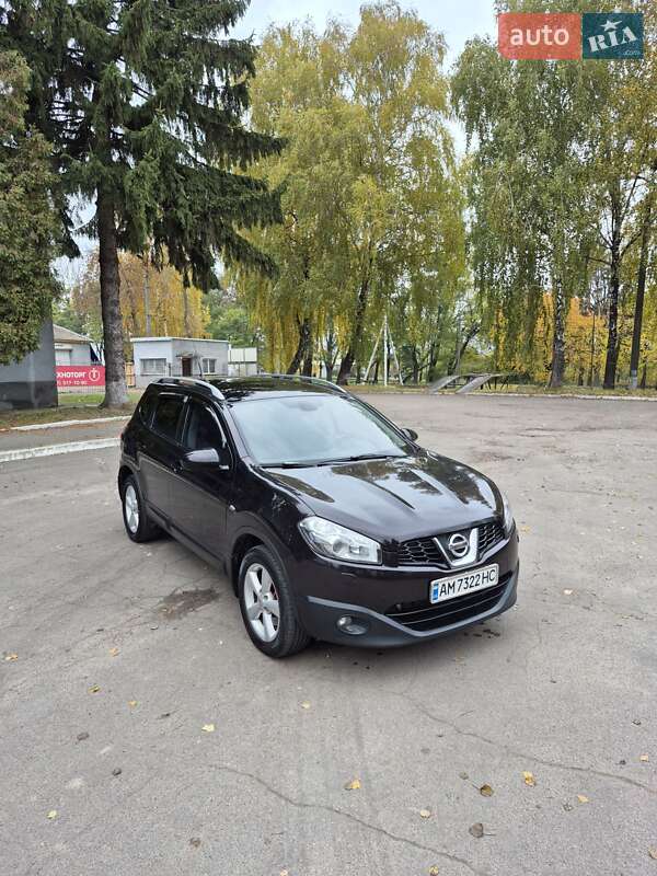 Позашляховик / Кросовер Nissan Qashqai+2 2011 в Рівному