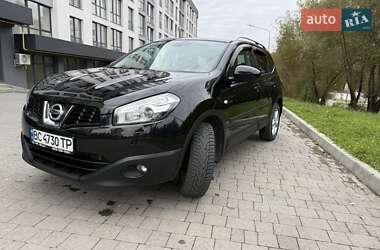 Внедорожник / Кроссовер Nissan Qashqai+2 2010 в Новояворовске