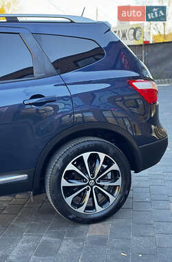 Позашляховик / Кросовер Nissan Qashqai+2 2011 в  фото 14 Позашляховик / Кросовер Nissan Qashqai+2 2011 в