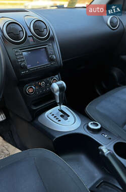 Позашляховик / Кросовер Nissan Qashqai+2 2011 в  фото 66 Позашляховик / Кросовер Nissan Qashqai+2 2011 в