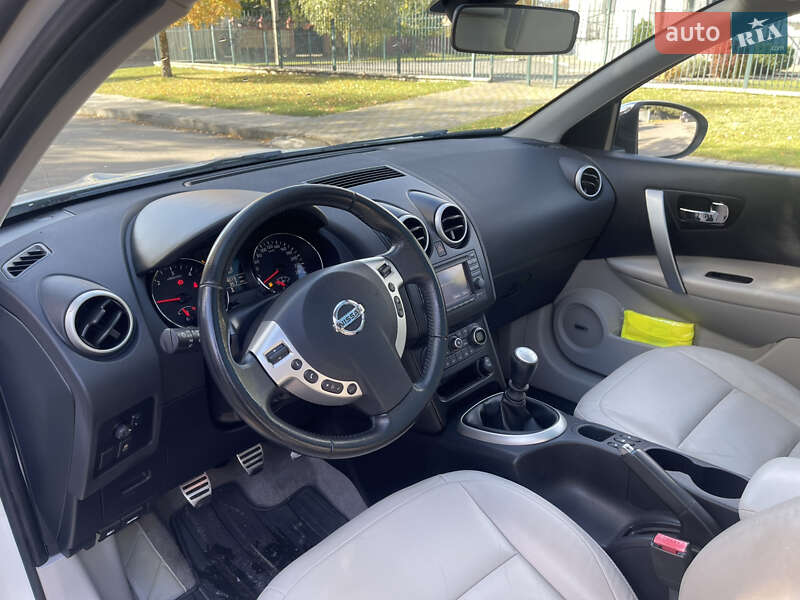 Внедорожник / Кроссовер Nissan Qashqai+2 2010 в Луцке