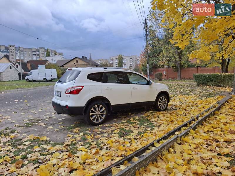 Позашляховик / Кросовер Nissan Qashqai+2 2011 в Луцьку