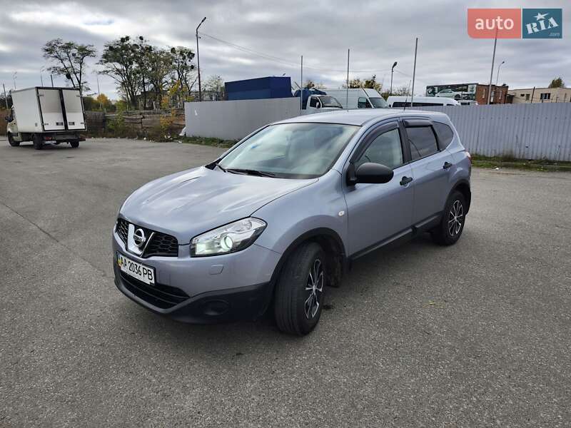Позашляховик / Кросовер Nissan Qashqai+2 2011 в Києві