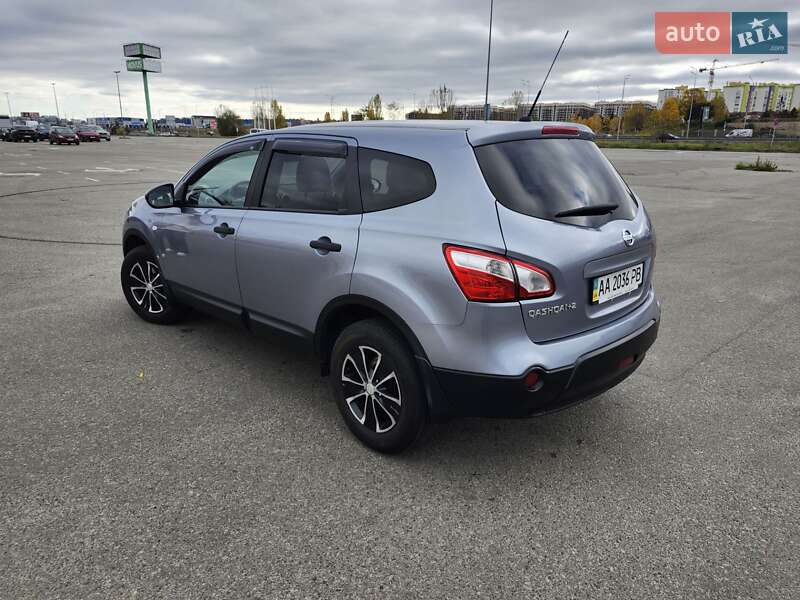 Позашляховик / Кросовер Nissan Qashqai+2 2011 в Києві