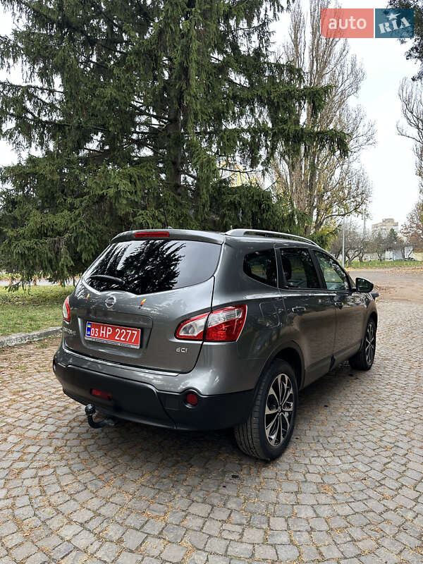 Позашляховик / Кросовер Nissan Qashqai+2 2011 в Києві