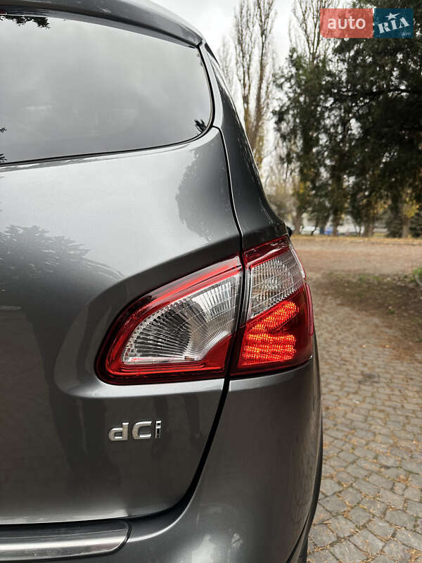 Позашляховик / Кросовер Nissan Qashqai+2 2011 в Києві