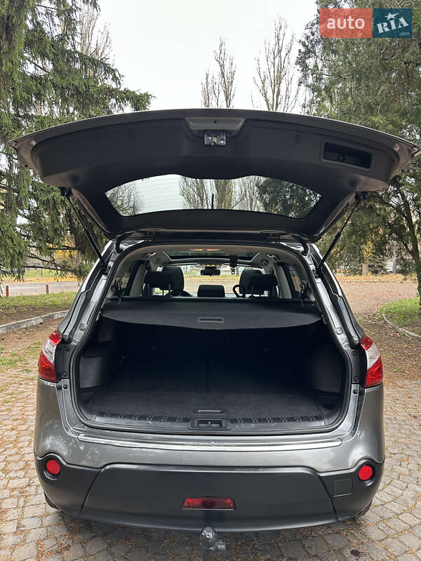 Позашляховик / Кросовер Nissan Qashqai+2 2011 в Києві