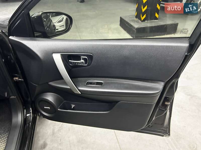 Внедорожник / Кроссовер Nissan Qashqai+2 2010 в Черновцах