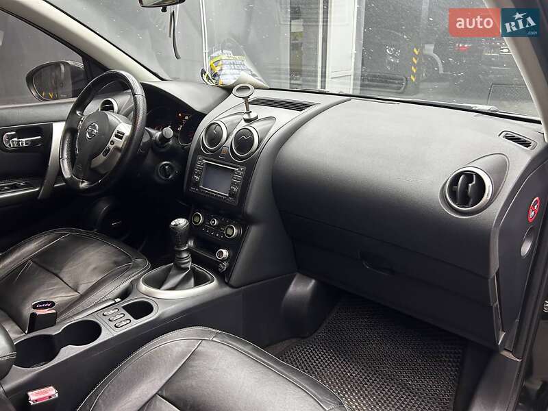 Внедорожник / Кроссовер Nissan Qashqai+2 2010 в Черновцах