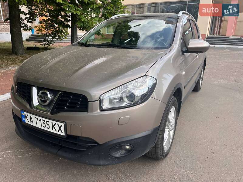 Внедорожник / Кроссовер Nissan Qashqai+2 2010 в Киеве