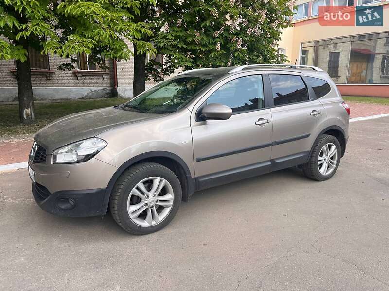 Внедорожник / Кроссовер Nissan Qashqai+2 2010 в Киеве