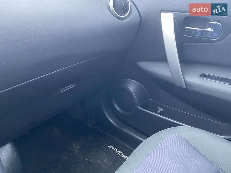 Внедорожник / Кроссовер Nissan Qashqai+2 2012 в Нововолынске