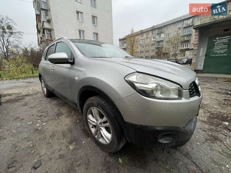 Позашляховик / Кросовер Nissan Qashqai+2 2010 в Києві